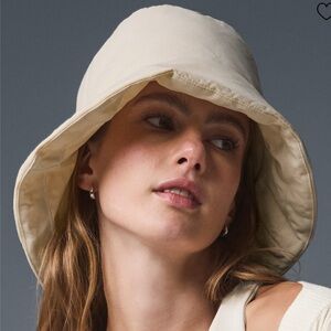 Alo Good Shade Cream Bucket Hat